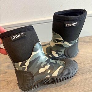 Stonz Kids Camouflage Boots - Black and Gray